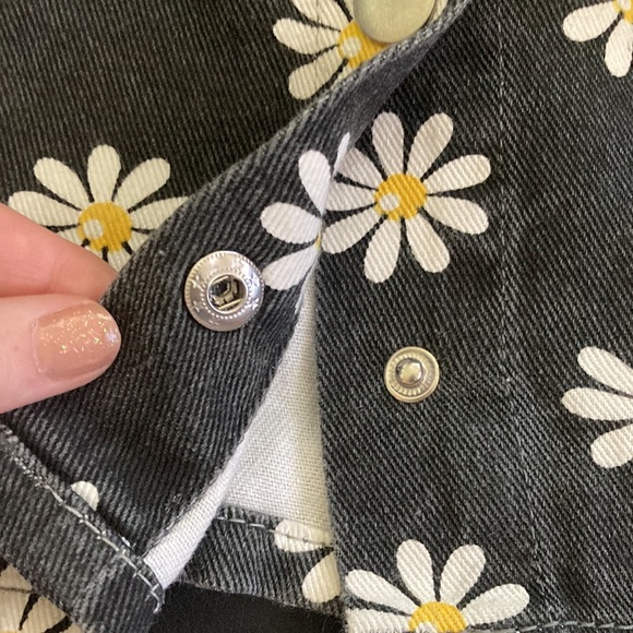 Black denim skirt with white flowers. - Picture 3 of 5
